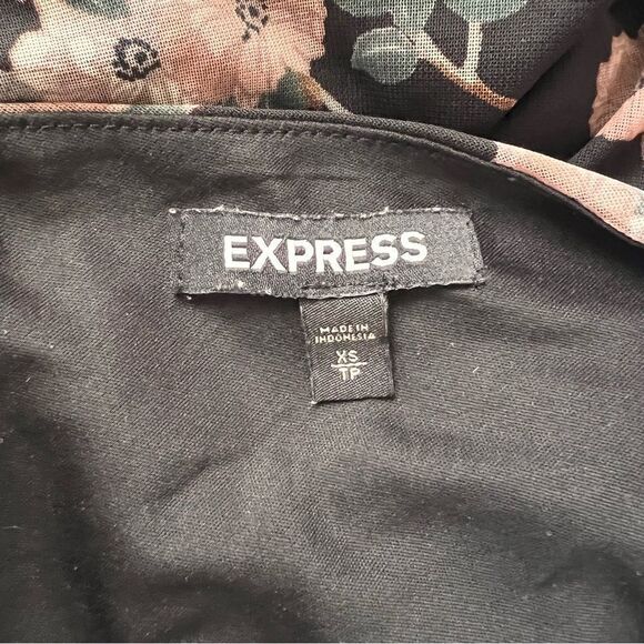 Express Black & Pink Floral Open Back Cold Shoulder V Neck Top - Picture 7 of 8